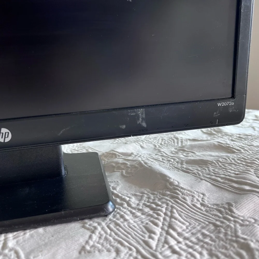 HP W2072a LCD Monitor 20” LED Backlit 1600x900